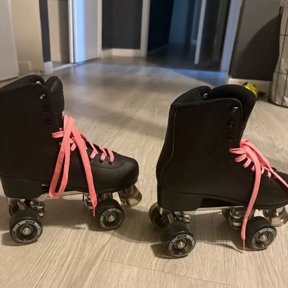 Perfect condition Rolling Bunny roller skates brand new condition used once - Picture 4 of 4